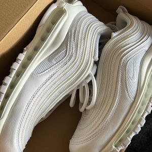 White womens air max